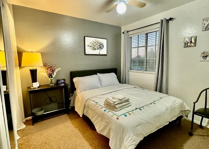 Cozy Private Room With Shared Bathroom Inside A House